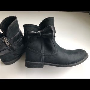 Ugg girls boots size 13